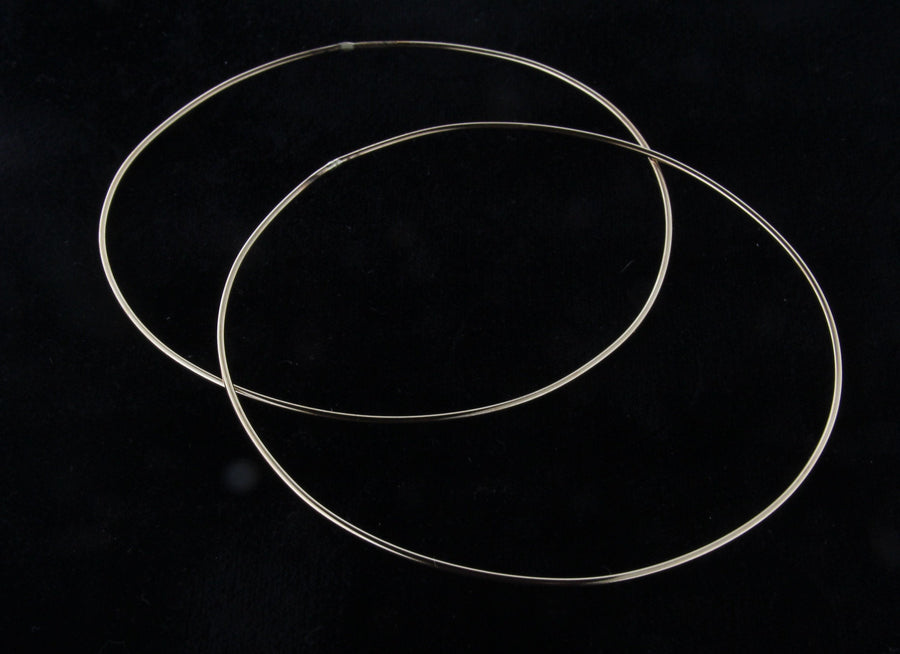 Solid 18kt 1.2mm Yellow Gold Bangle in Polished or Hammered Finish