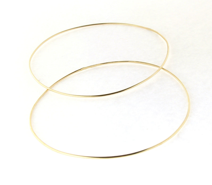 Solid 18kt 1.2mm Yellow Gold Bangle in Polished or Hammered Finish