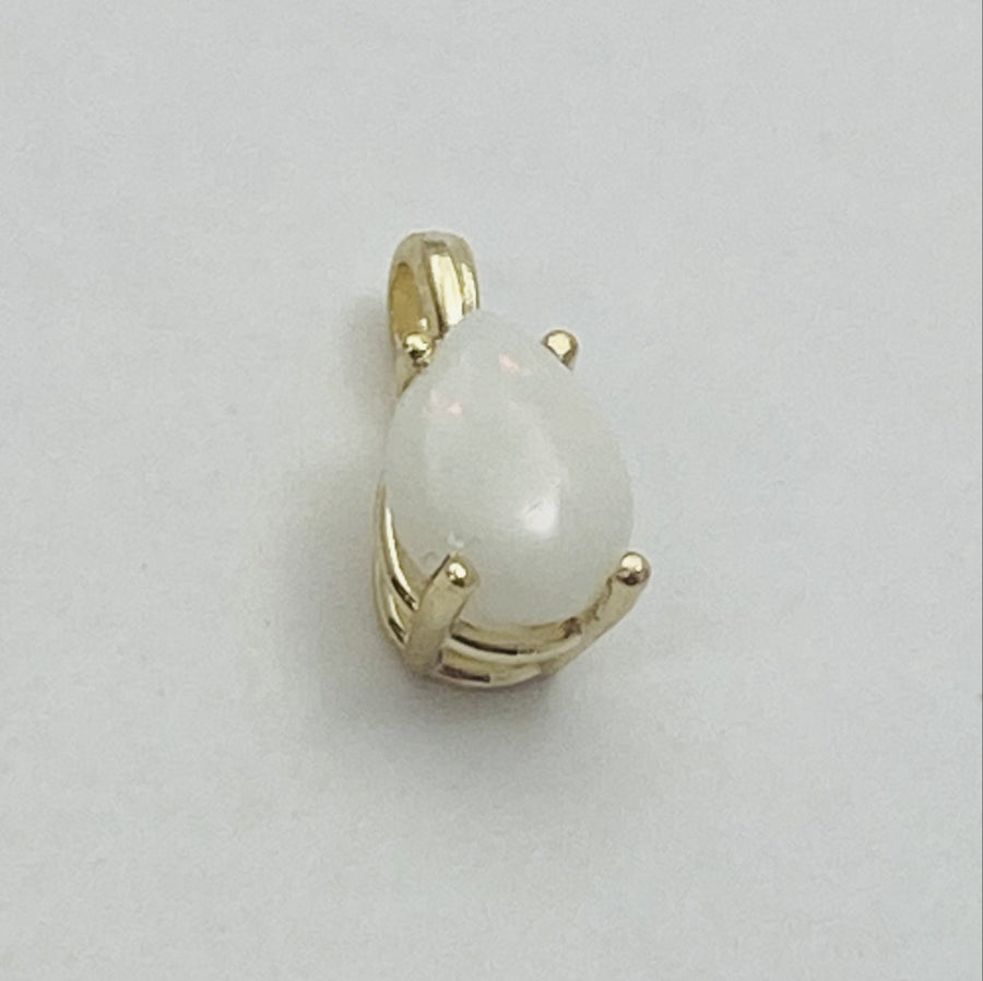 Solid 14kt Gold .75ct Teardrop Opal Pendant Necklace