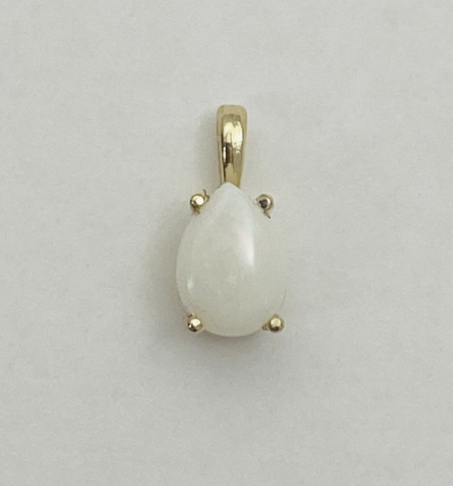 Solid 14kt Gold .75ct Teardrop Opal Pendant Necklace