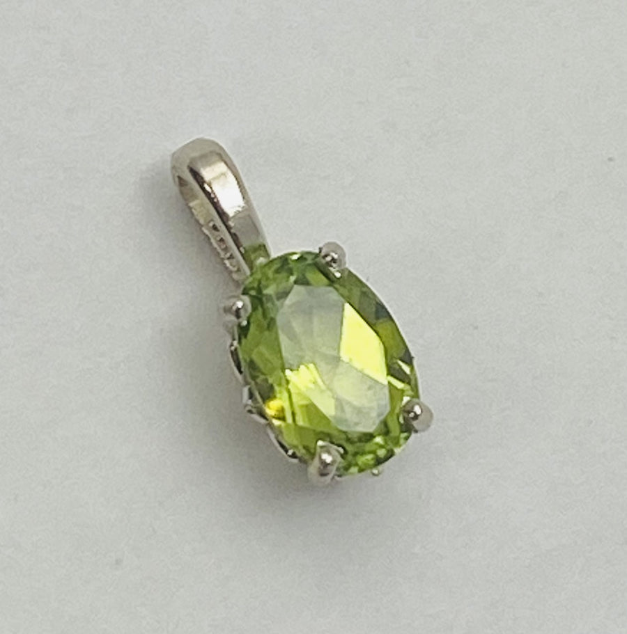 Solid 14kt Gold .75ct Peridot Pendant Necklace