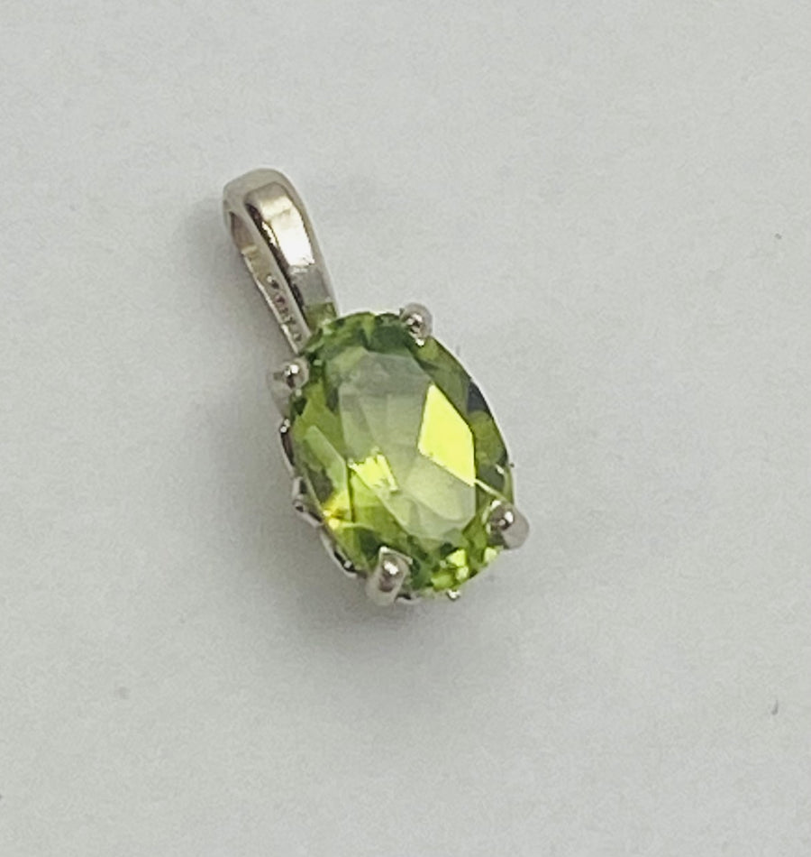 Solid 14kt Gold .75ct Peridot Pendant Necklace